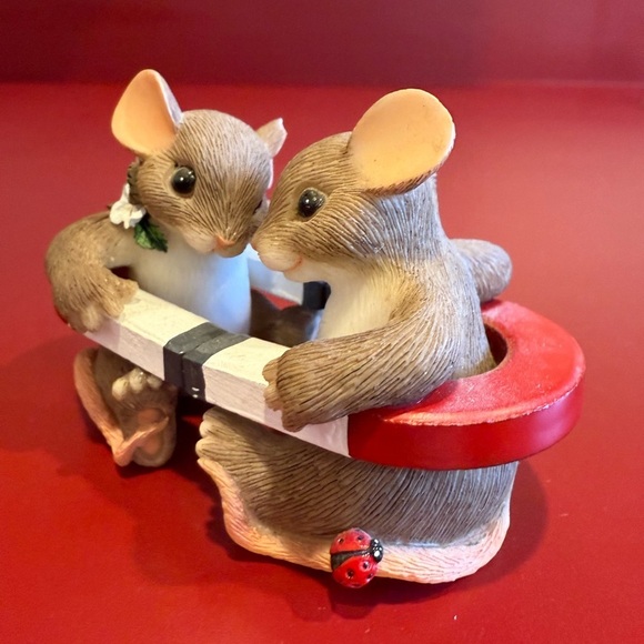 Magnet Figurine "Opposites Attract" Charming Tails (Mouse) [Retired] - Picture 3 of 4